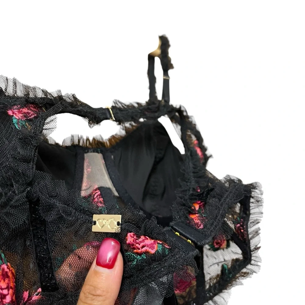 For love and‎ Lemon Rosebud Black Lace Embroidered Cropped Bustier Size XS